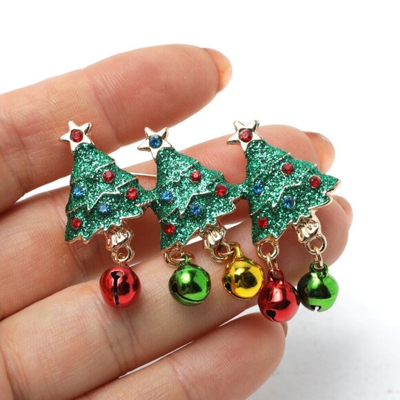Christmas Tree Metal Brooch Holidays Festive Bells Green Red Gold Yellow NEW - Picture 2 of 7